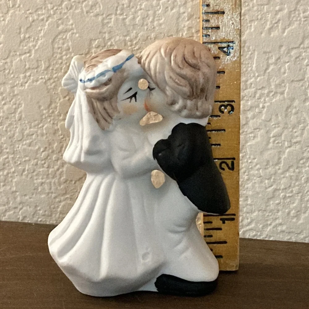 Vintage Wedding Cake Topper Unglazed Pocelain Figurine Kissing Couple